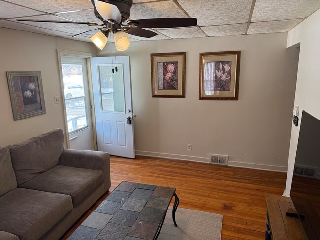 Photo - 307 S Van Doren St