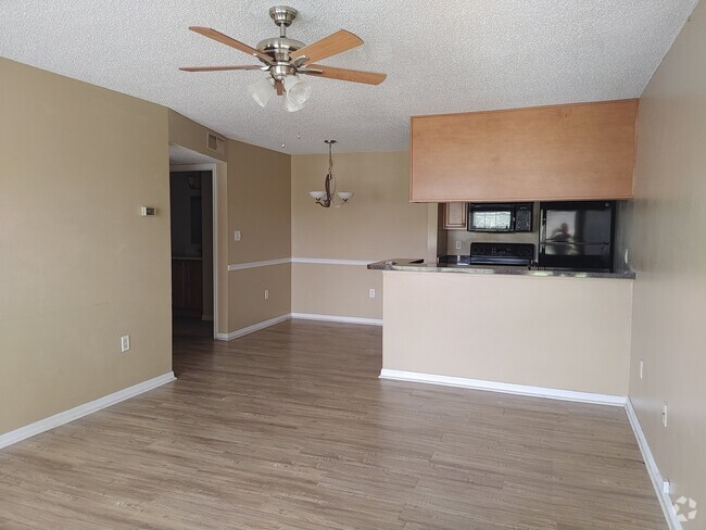 Spacious family room @ kitchen - 215 Lake Brook Cir Unit 201 Rental