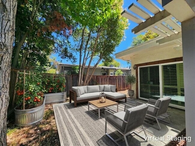 Building Photo - Redwood city townhouse