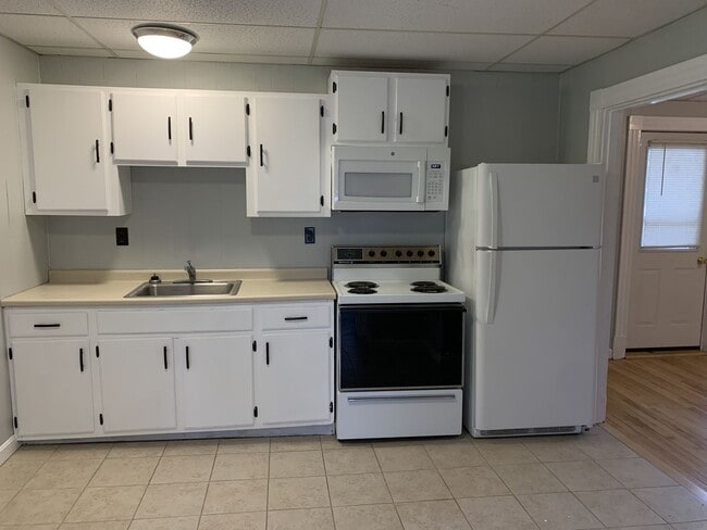 Building Photo - 17 Edwards St Unit 1 Rental