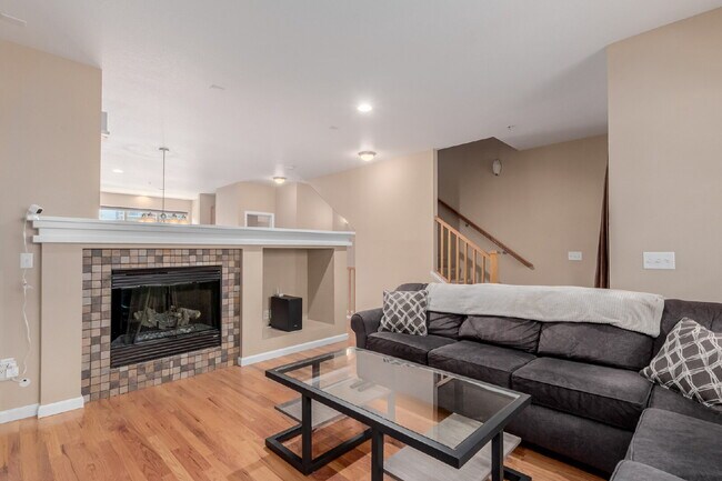 Photo - A contemporary 1826 sq ft. 3 Bedroom / 3 B...