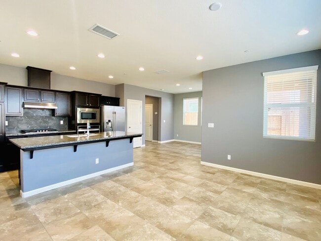 Photo - $2,195 Belmont & Fowler, 3 Bedroom - N Eli...