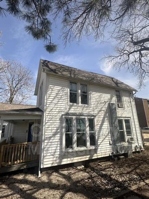 Photo - 207 E Clark St