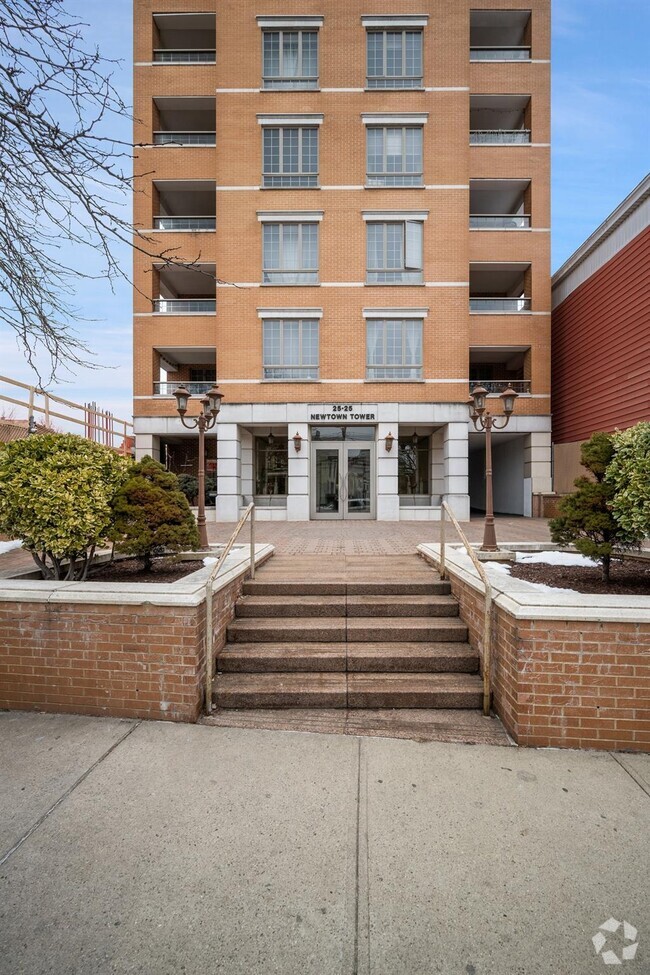 Building Photo - 25-25 Newtown Ave Unit 4D Rental