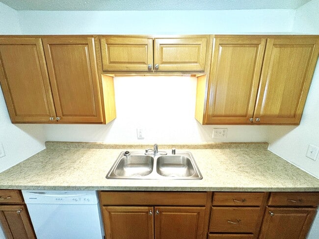 Kitchen - Cliffside Apartments