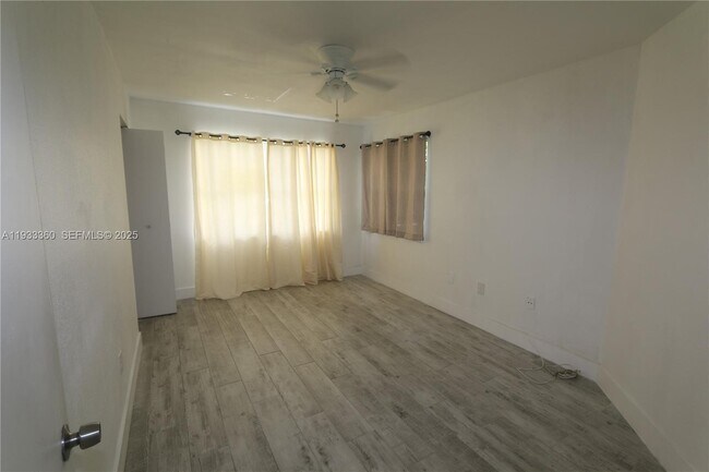 Photo - 10755 SW 108th Ave Unidad 105