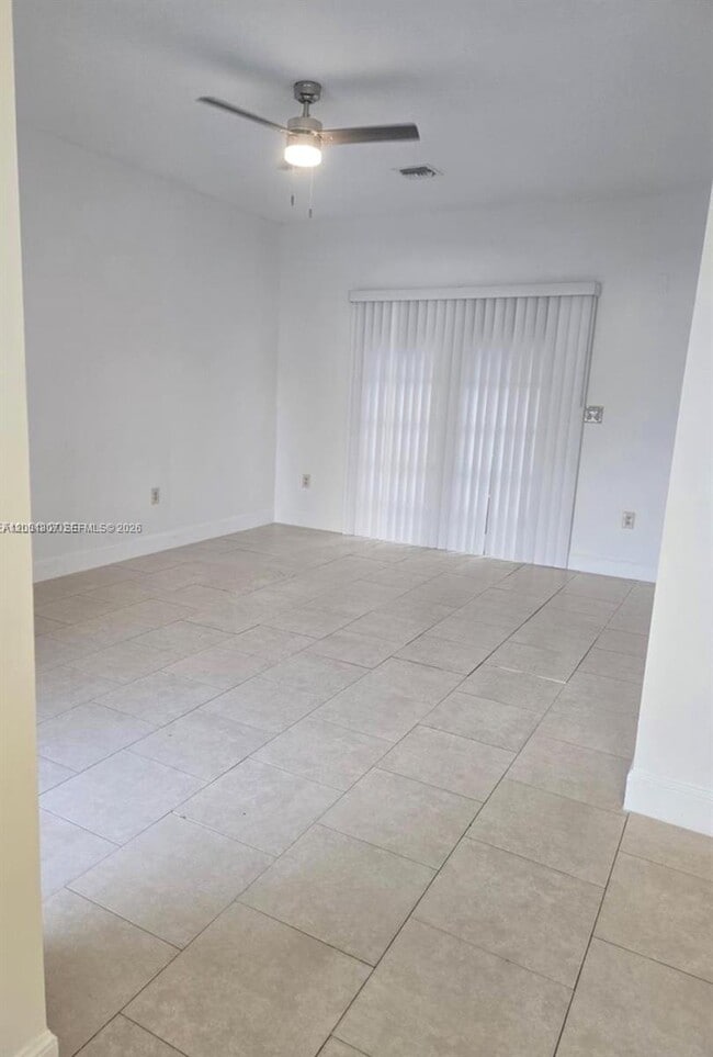 Photo - 9740 NW 5th Ave Unidad B