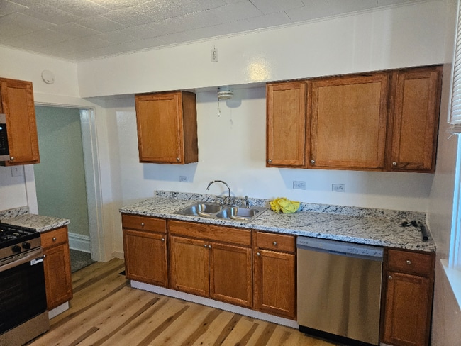 Photo - 1218A Valley St