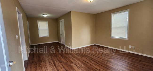 Photo - 4821 Louisa Terrace