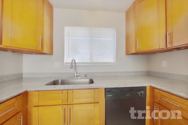 Photo - 1432 Lilac Ln