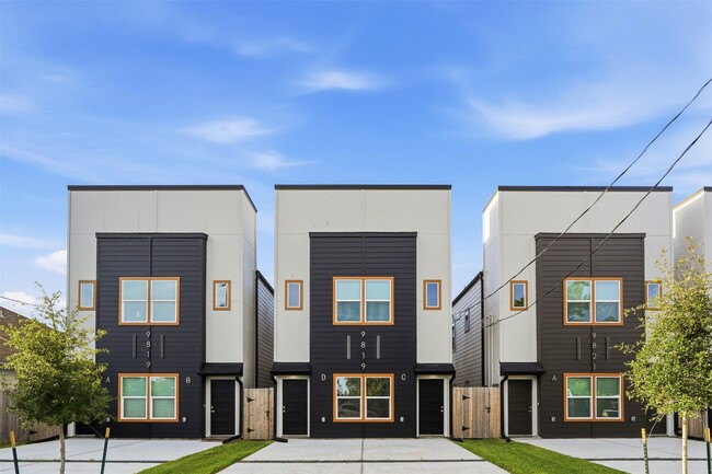 Photo - 9819 Turnbow St Unidad D