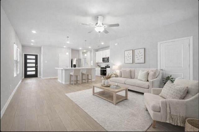 Photo - 707 Leavenworth Dr