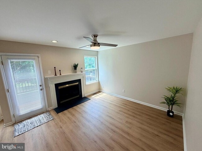 Photo - 1422 Oxford Cir