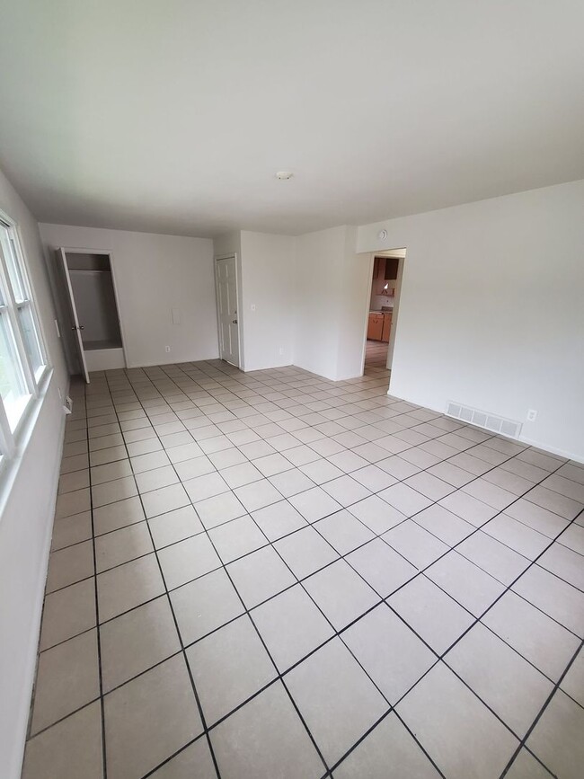 Photo - 5541-5543 N 35th St. Unidad 5543 (Upper)