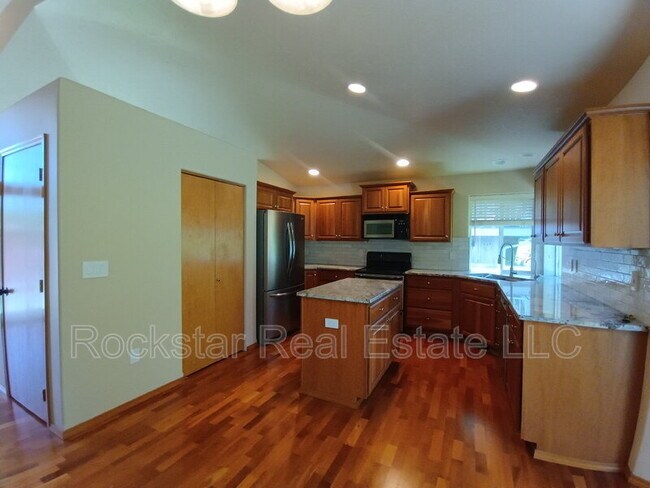 Photo - 6720 S Moran View St