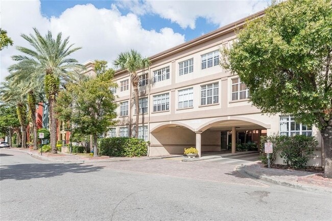 Photo - 2320 W Azeele St Unit 327