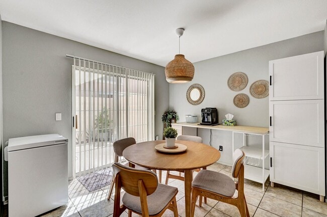 Photo - 2 Bedroom Condo w/ Patio & 1 Car Attached ...