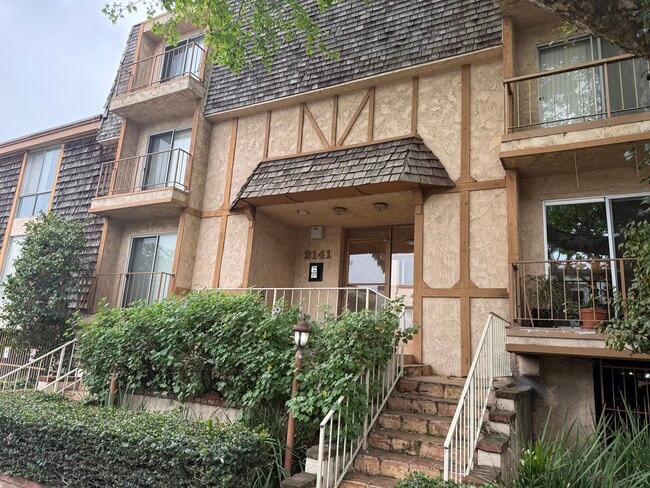 Building Photo - 2141 S Bentley Ave Unit 106