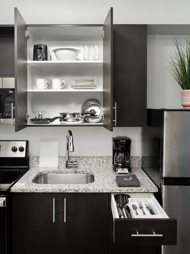 stayAPT Suites Greenville