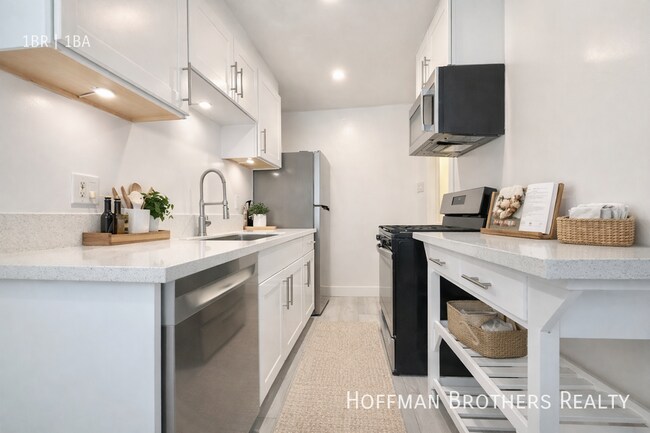 Building Photo - 6631 Fountain Ave