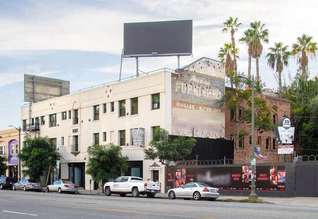 3218 W Sunset Blvd