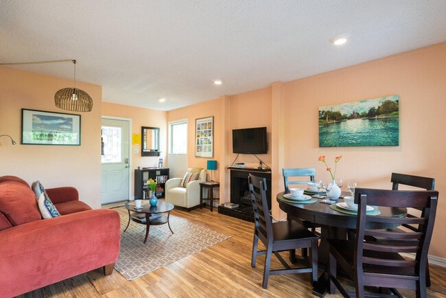 Building Photo - 1206 Hollow Creek Dr Rental