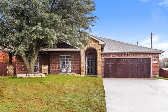Building Photo - 207 Carriage Dr Rental