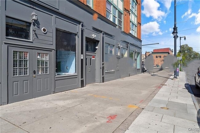 Photo - 319-25 N Salina St