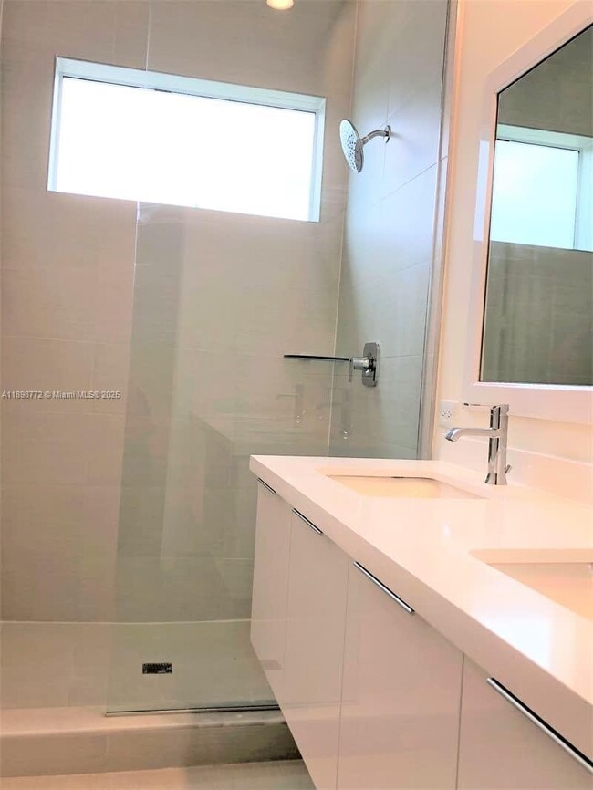 Photo - 10427 NW 66th St
