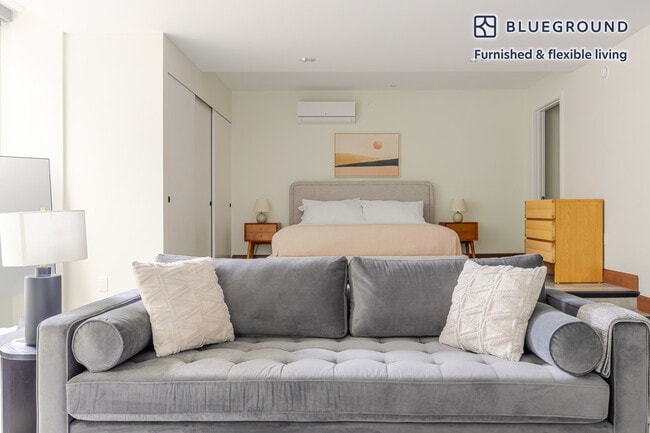 110 W Ocean Blvd Unit SI FL-1-ID1365