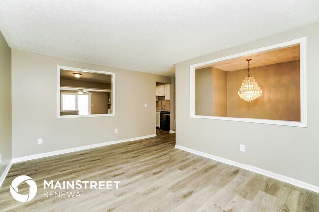 Photo - 2168 Jade St