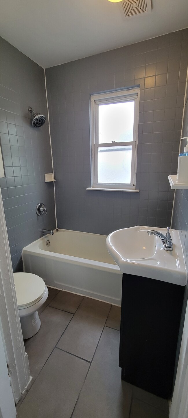 Photo - 617 W Main St Unit 1