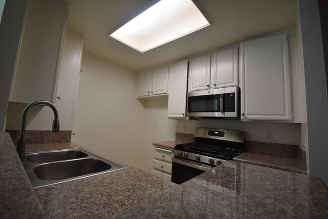 11594 Moorpark St Unidad 106