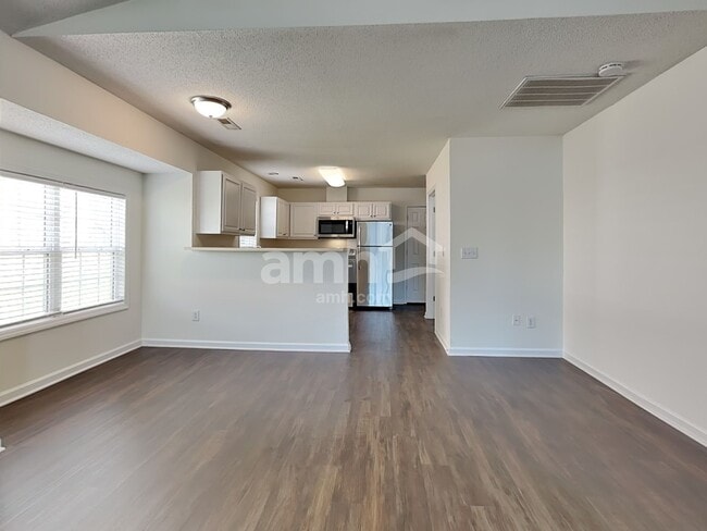 Photo - 130 Exeter Ct