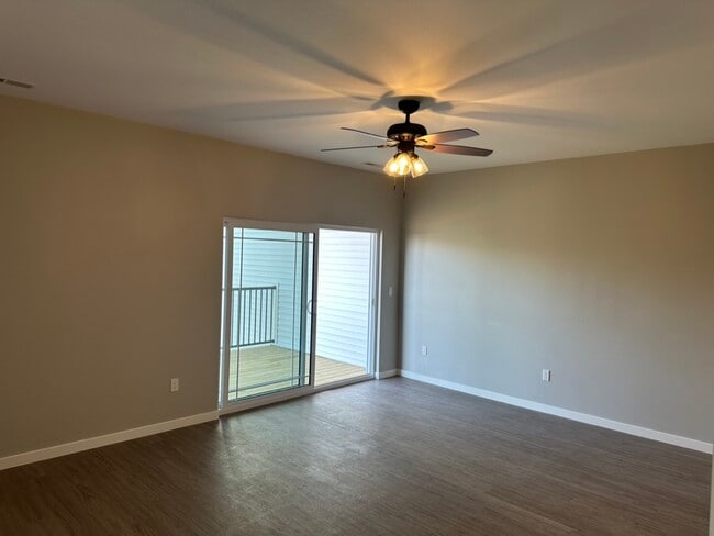 Photo - 605 E 1st St