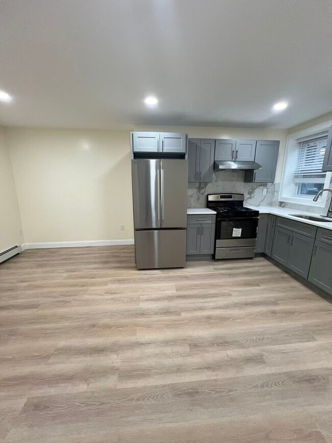 Building Photo - 17 Hudson St Unit 2