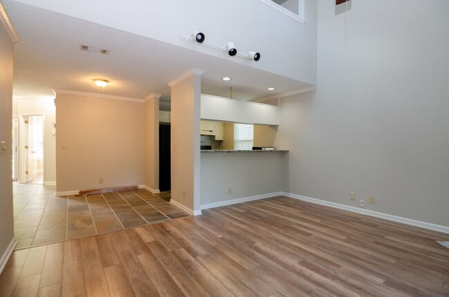 Photo - 313 Yorkshire Cir