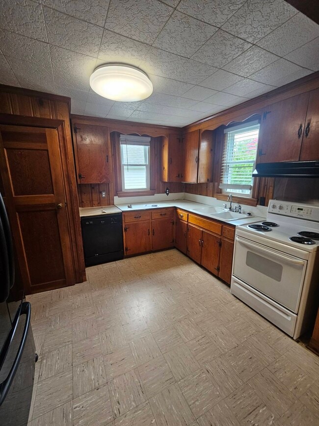 Photo - 100 Killarney Rd