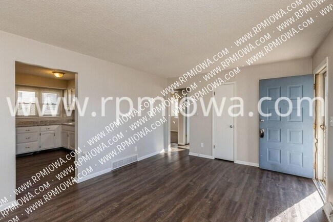 Photo - 213 NW Arlan Dr