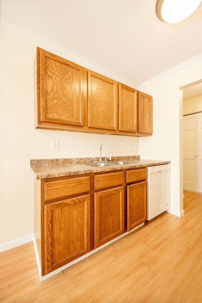 Photo - Excelsior Manor Apartments