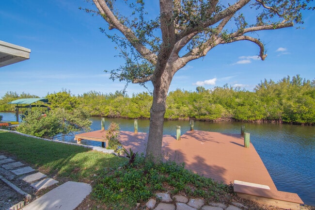 Photo - 922 Jackson Way