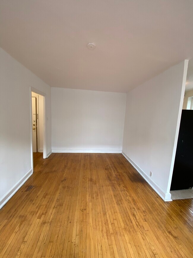 Beautiful 1 bedroom on Yonge Street