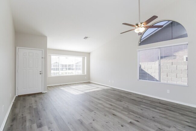 Photo - 6236 Colby St