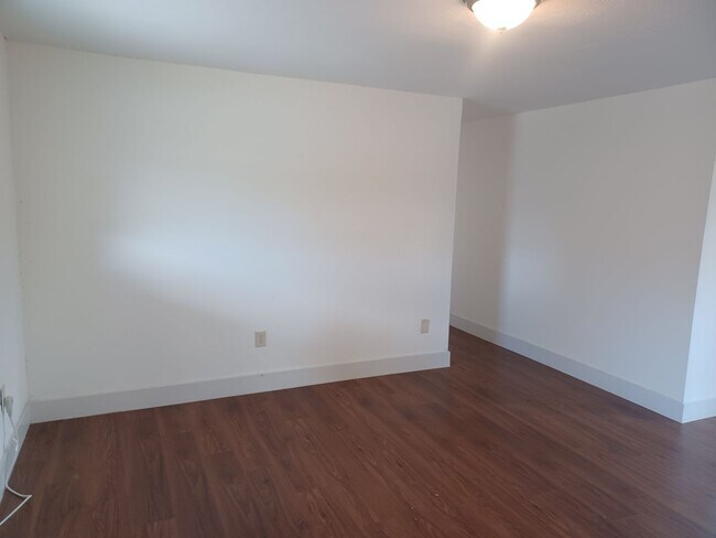 $500 OFF FIRST MONTHS RENT, COMING SOON REMODELED 3 Bedroom /1 Bathroom LARGE FENCED YARD