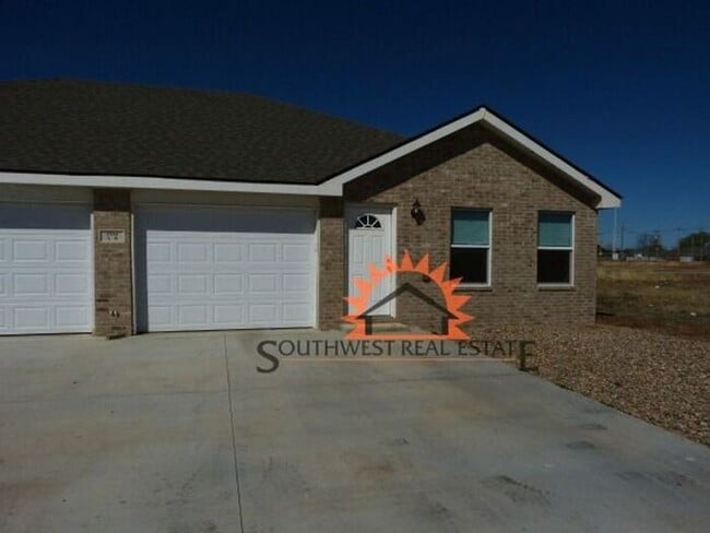 Building Photo - Modern duplex 2 bedrooms 2 baths