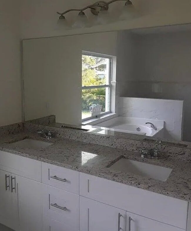 Photo - 986 SW College Park Rd