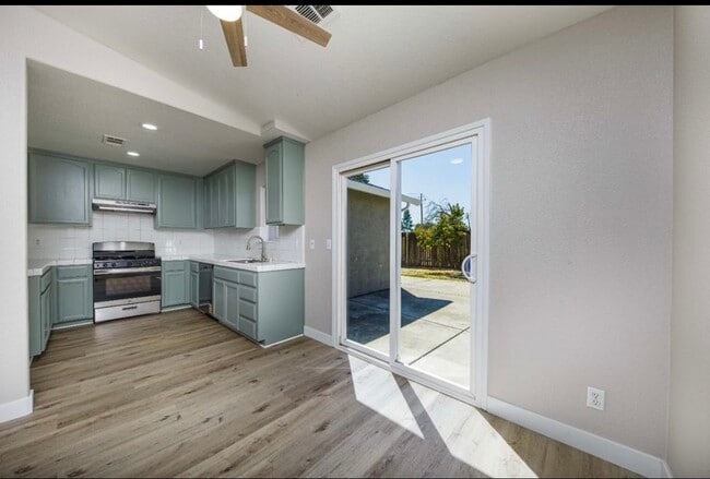 Photo - 210 Cordova Ln