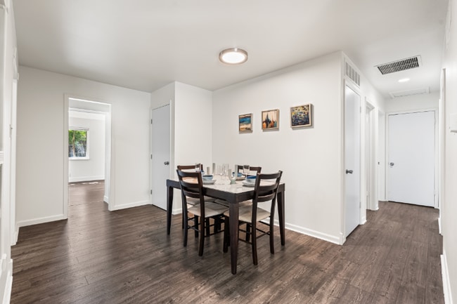 Photo - 571 S Taft St