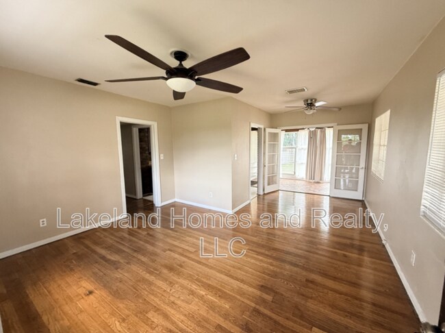 Photo - 3115 Buckingham Ave