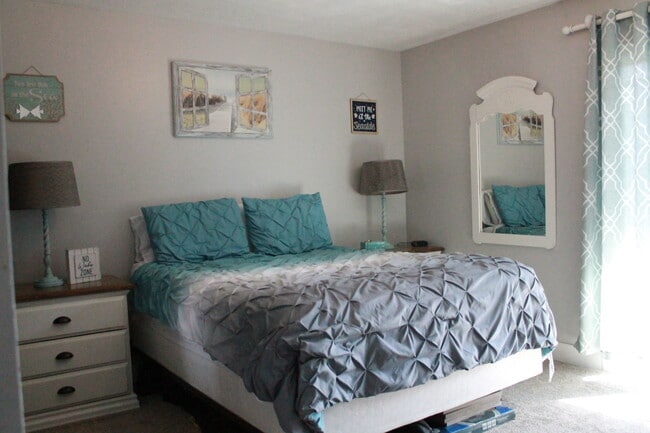 Photo - 555 W 920 N